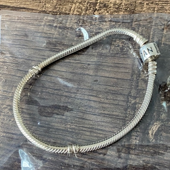 Pandora bracelet - Picture 1 of 5